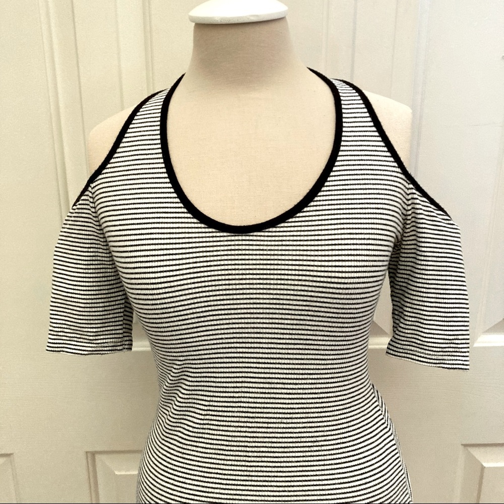 Short Sleeve Halter Top Black &White Stripe sz M